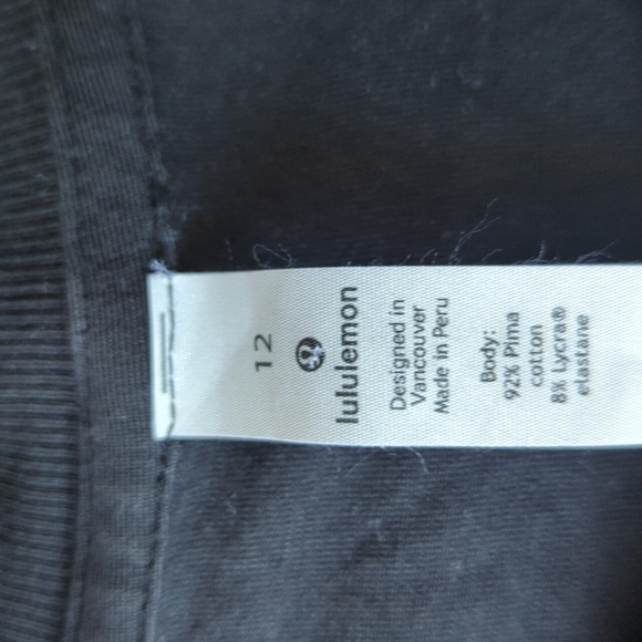 Lululemon 🍋 black long sleeve - Picture 2 of 3